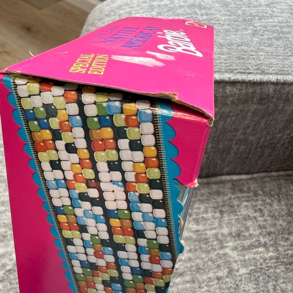 *New In Box* Vintage 1993 Special Edition, Second Edition Native American Barbie - Picture 12 of 12